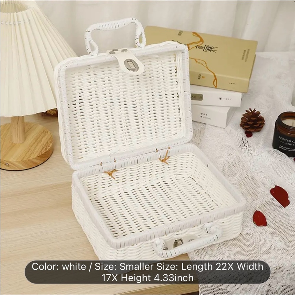 Set of 2 white baskets 🧺